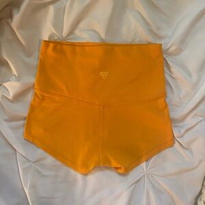 Aritzia TNA butter cheeky high rise 2” short